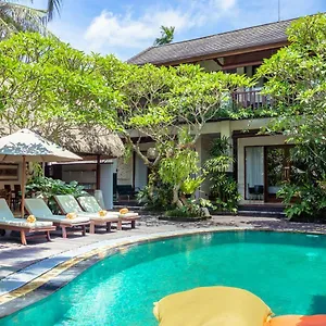 https://lumbung-sari-cottages.ubudhotelsnow.com