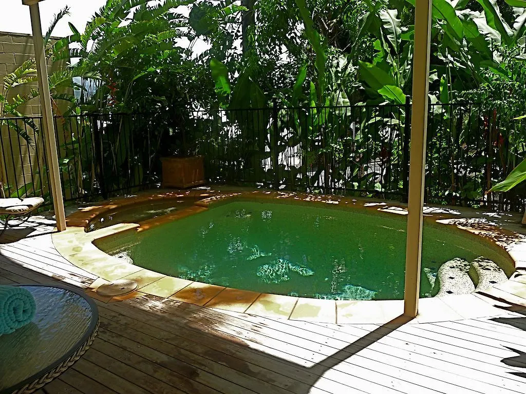 Port Douglas Cottage & Lodge Hotel